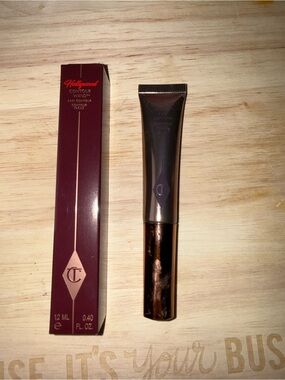 Charlotte Tilbury Contour Tube in medium-deep with Gradient Plum-Pink Box